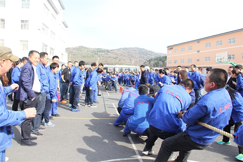 《青山不墨》演繹著工人才是共和國(guó)的脊梁